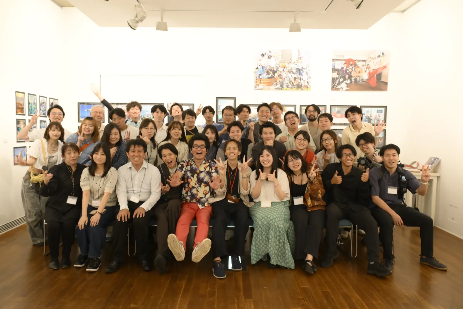 写真展の集合写真