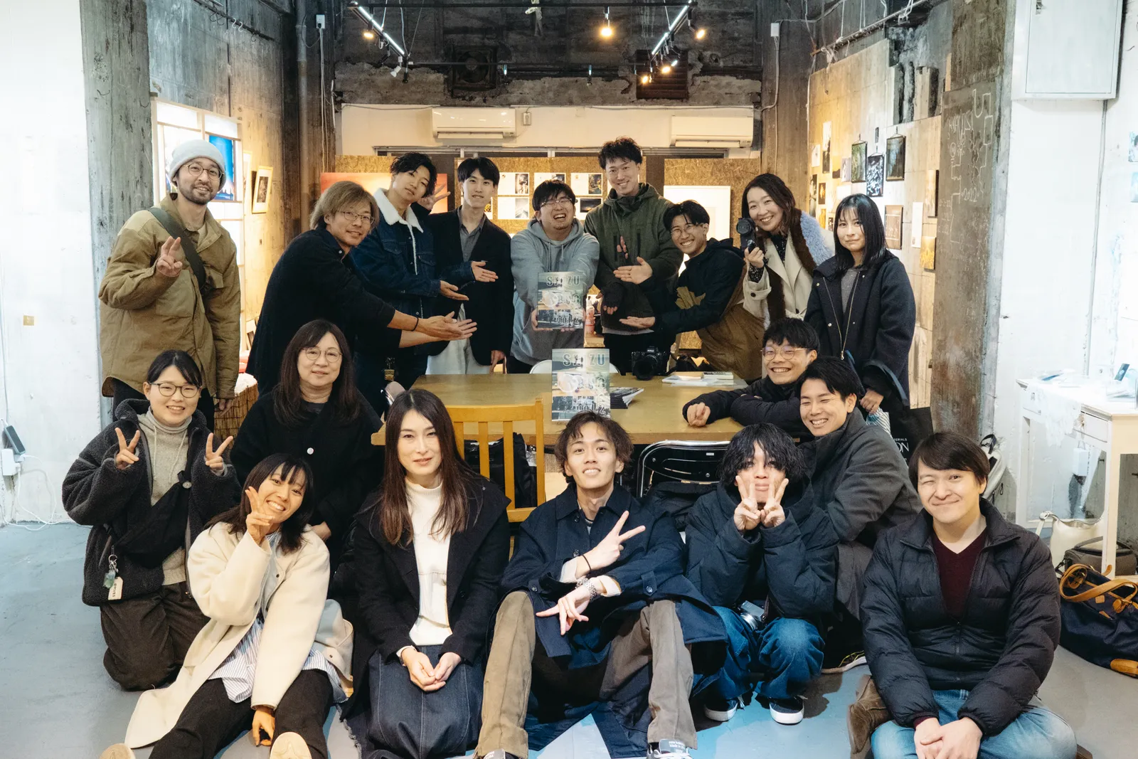 写真展の集合写真